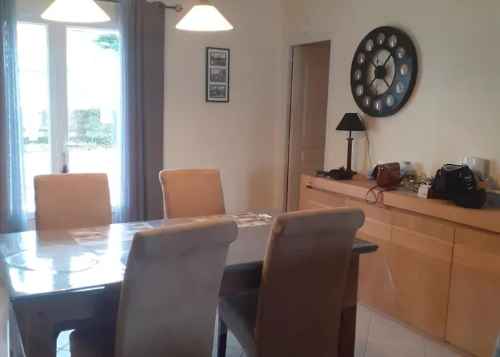 度假居 Maison Familiale De Plain Pied, Grande Cour, Velos, Tres Bien Equipee *